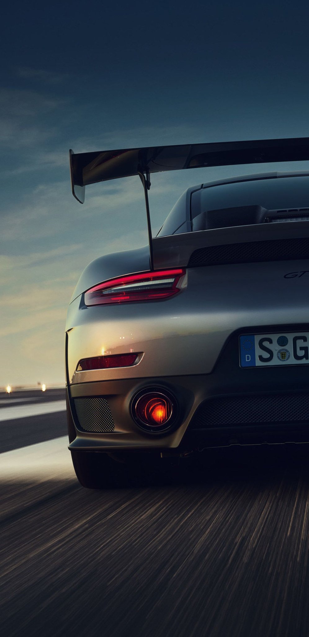 silver_sports_car-681683.jpg